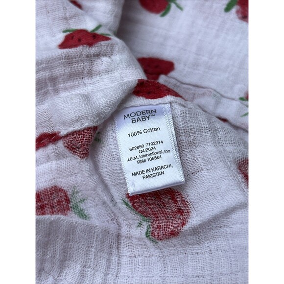 Modern Baby Pink Strawberry Blanket Muslin Swaddle Soft Security Lovey New - Picture 3 of 4